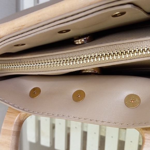 VEGAN Like Dreams EUC Everywhere Bag PVC Leather Handbag Wooden Handle… - Picture 7 of 13